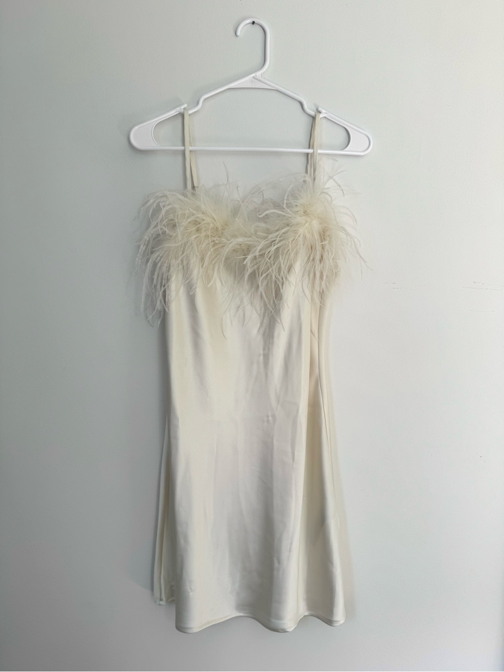 Forever 21 Ivory Feather Mini Slip Dress Size Extra Small 🤍🥂🌥️🦢